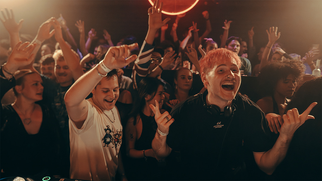 Photo of set 2HOT2PLAY.