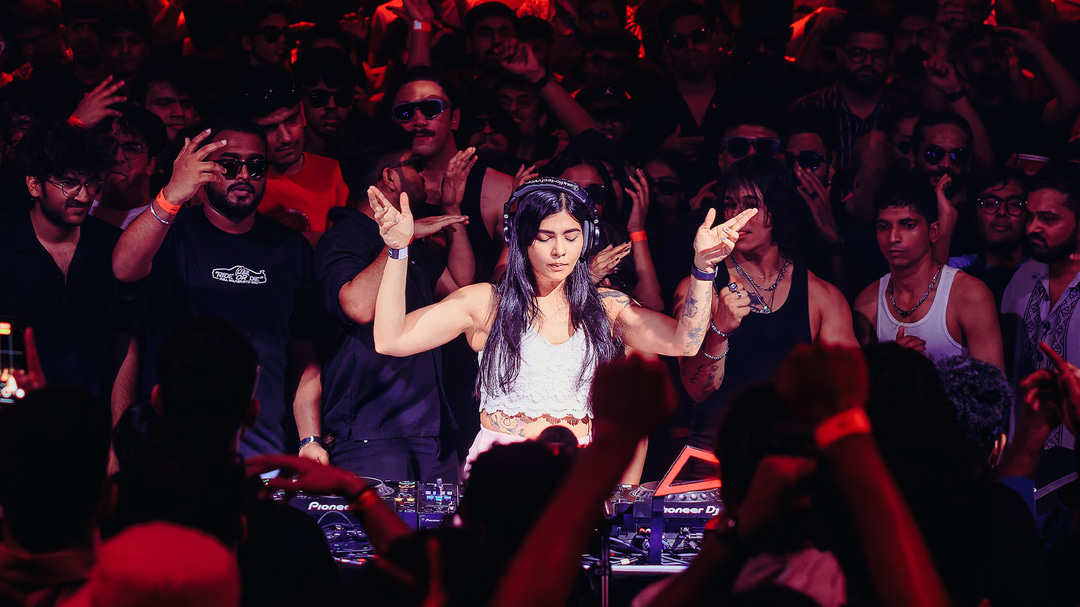 Photo of set Benkii.