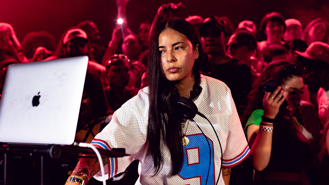 Photo of set Kay Illah.