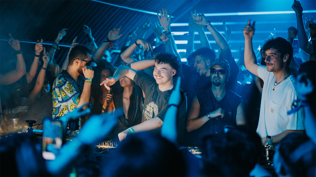 Photo of set Kyle Starkey.