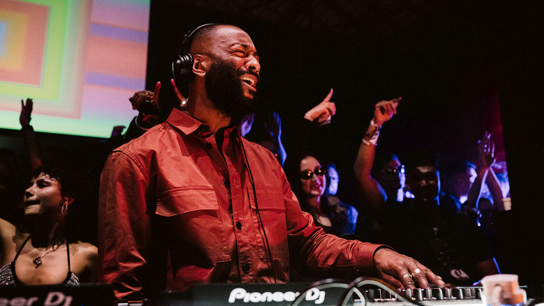 Photo of set Nat Wendell.