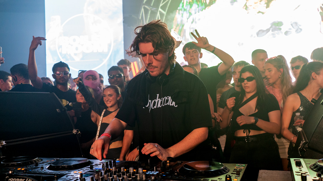 Photo of set Tommy Holohan.