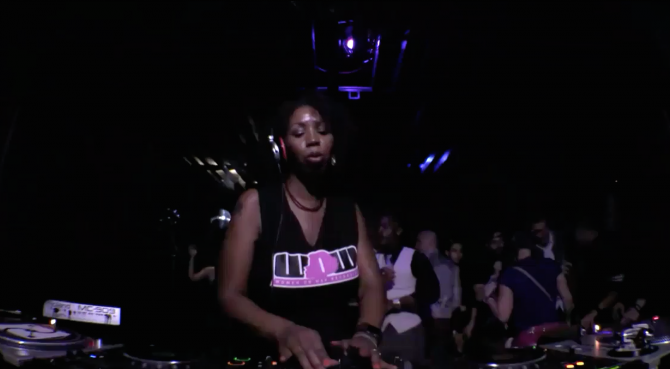 Photo of set DJ Minx.