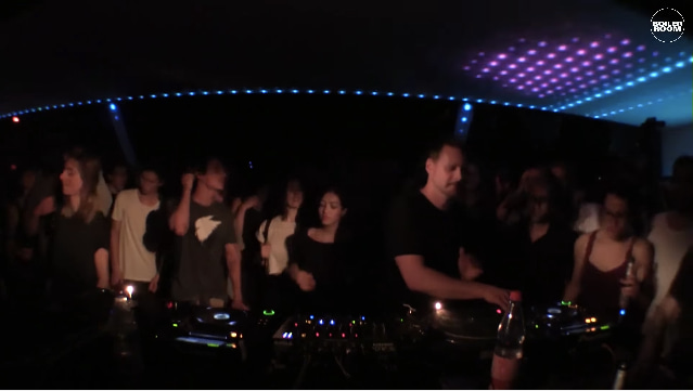 Photo of set Mathias Kaden.