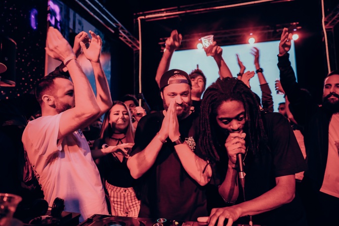 Photo of set Essarai.