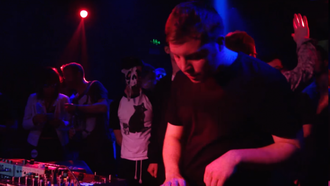 Photo of set Thruoutin.