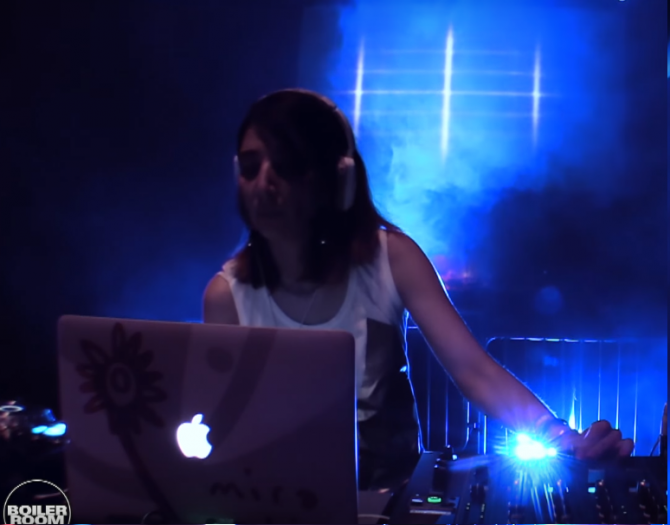 Photo of set Mira Calix.