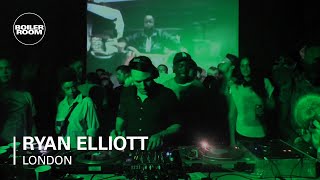 Photo of set Ryan Elliot.