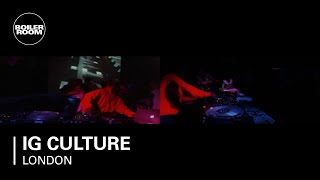 Photo of set IG Culture.