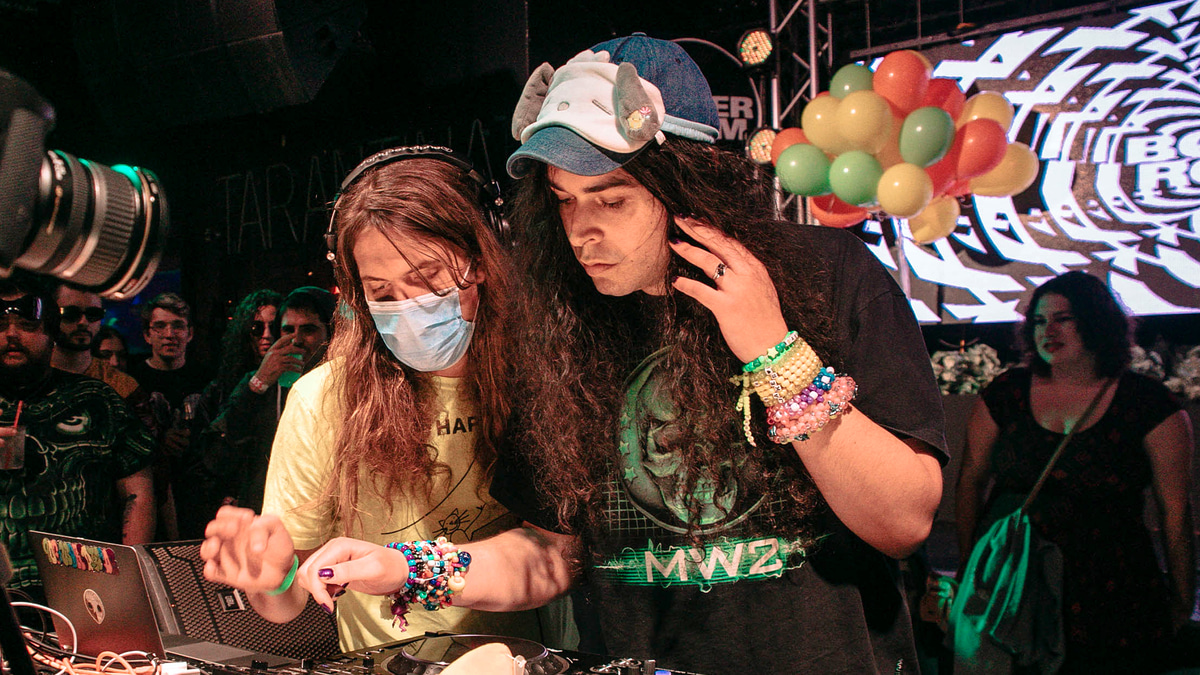 Photo of set 99jakes b2b Alice Gas.