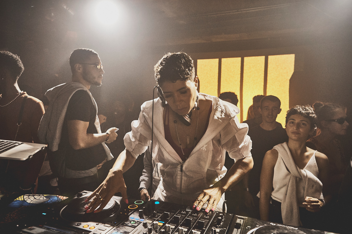 Photo of set Melody Kane.