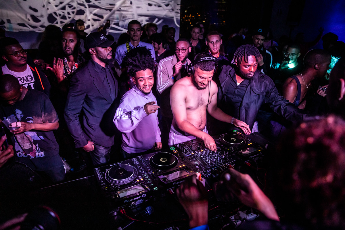 Photo of set Surreal Sessions.