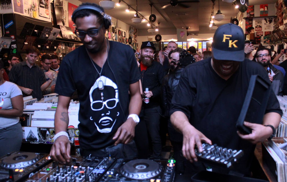 Photo of set Mike Dunn.