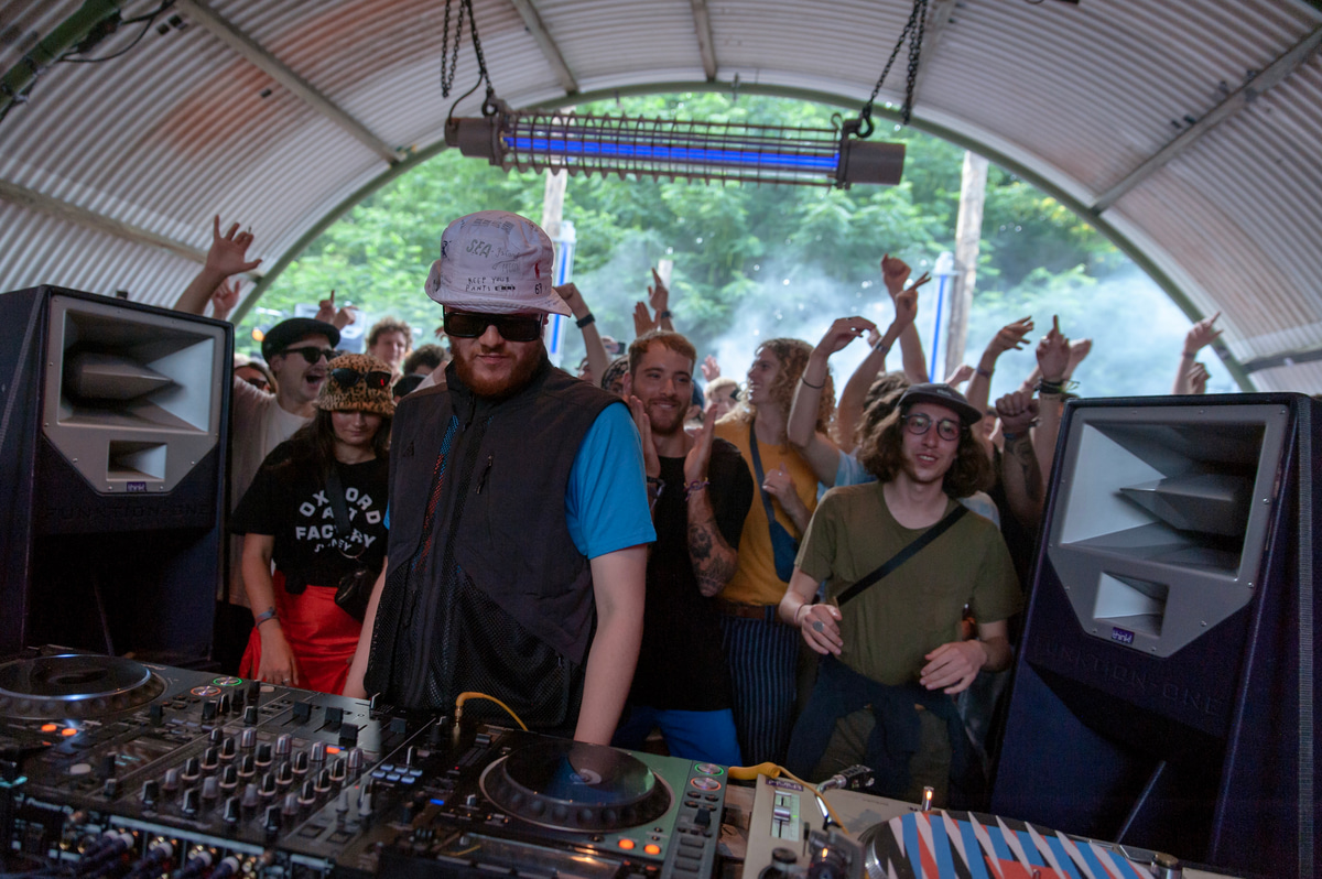 Photo of set Henry Wu.