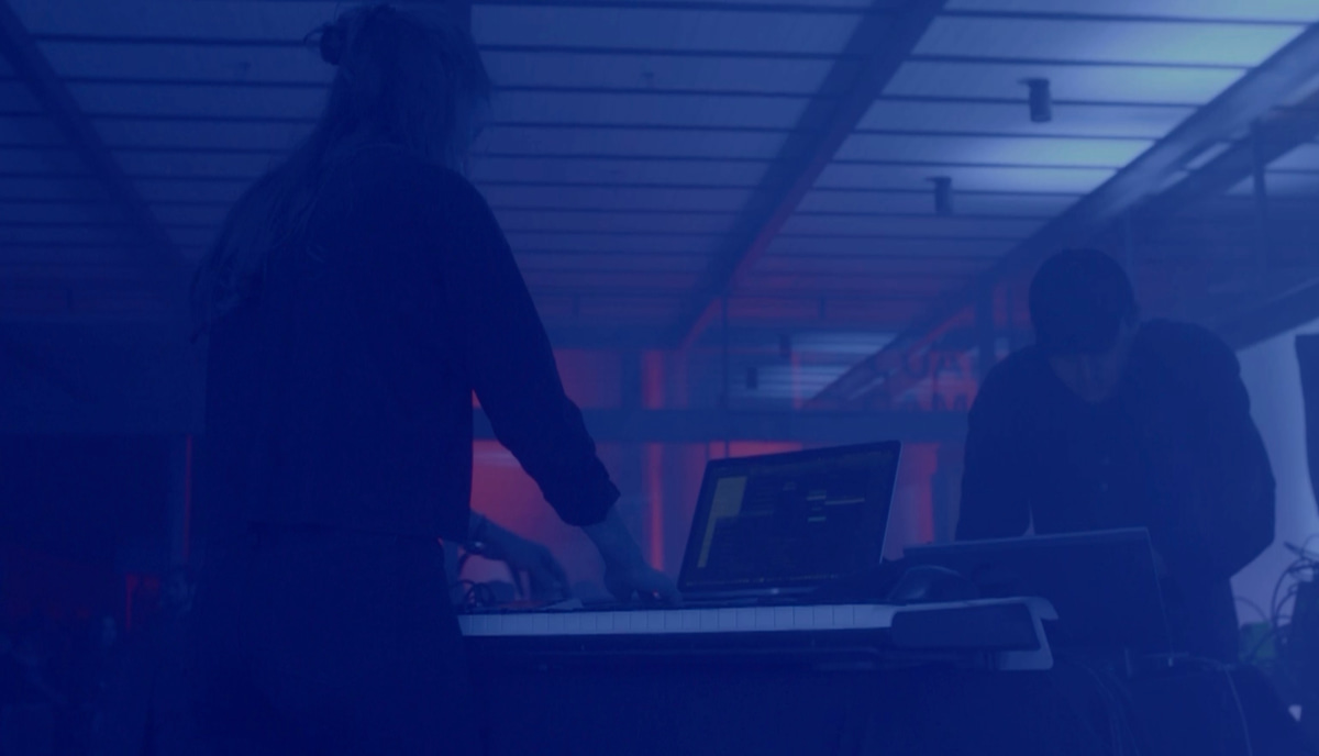 Photo of set Kara-Lis Coverdale & LXV.