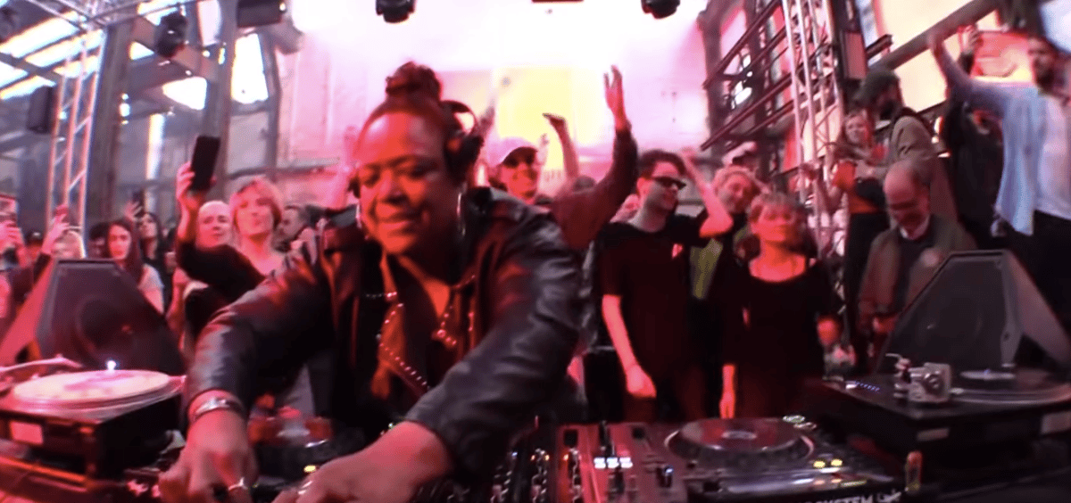 Photo of set K-Hand.