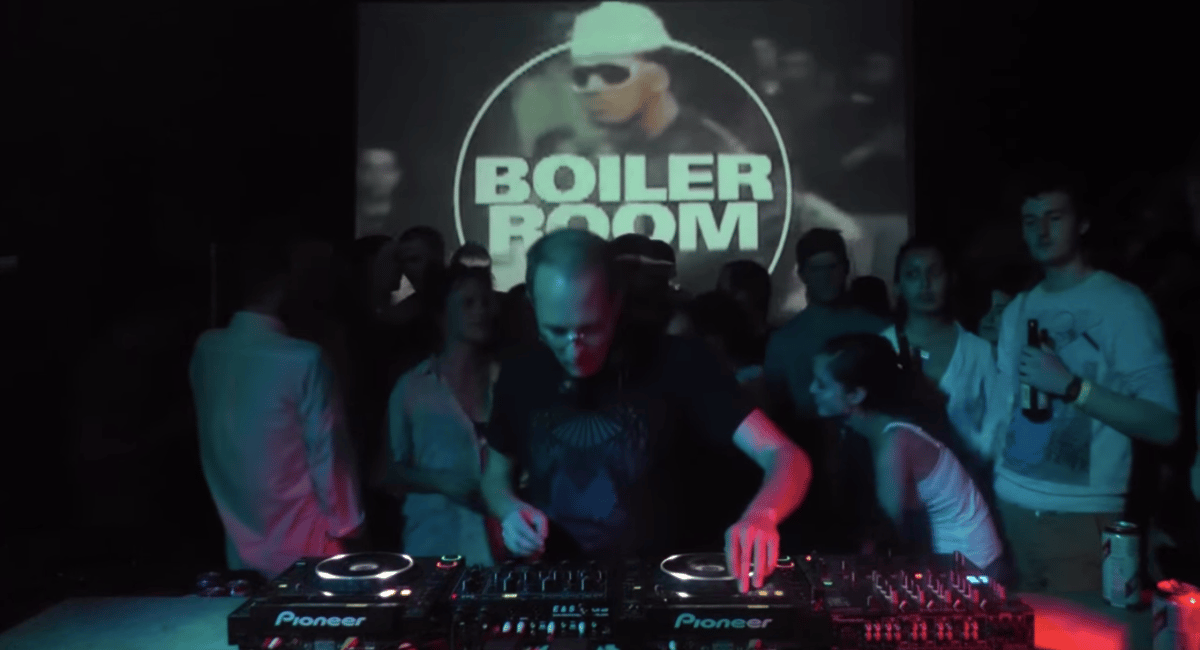 Photo of set Daphni.