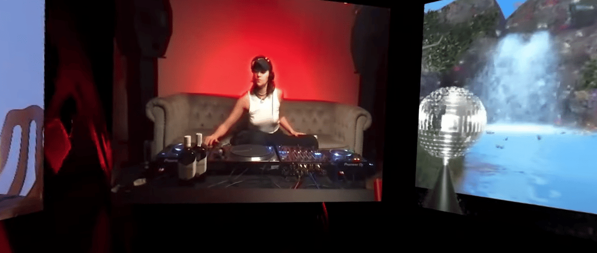 Photo of set Maricas.