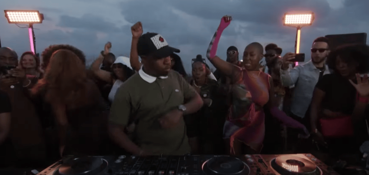 Photo of set Mr JazziQ.