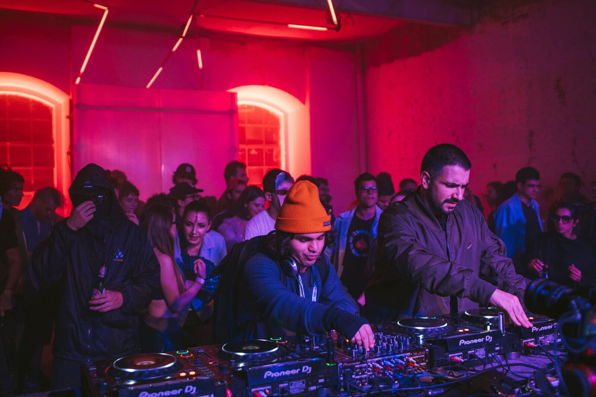 Photo of set My Girlfriend.