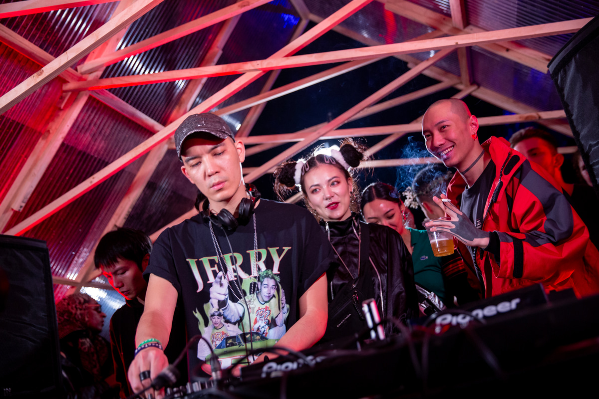 Photo of set Tzusing.