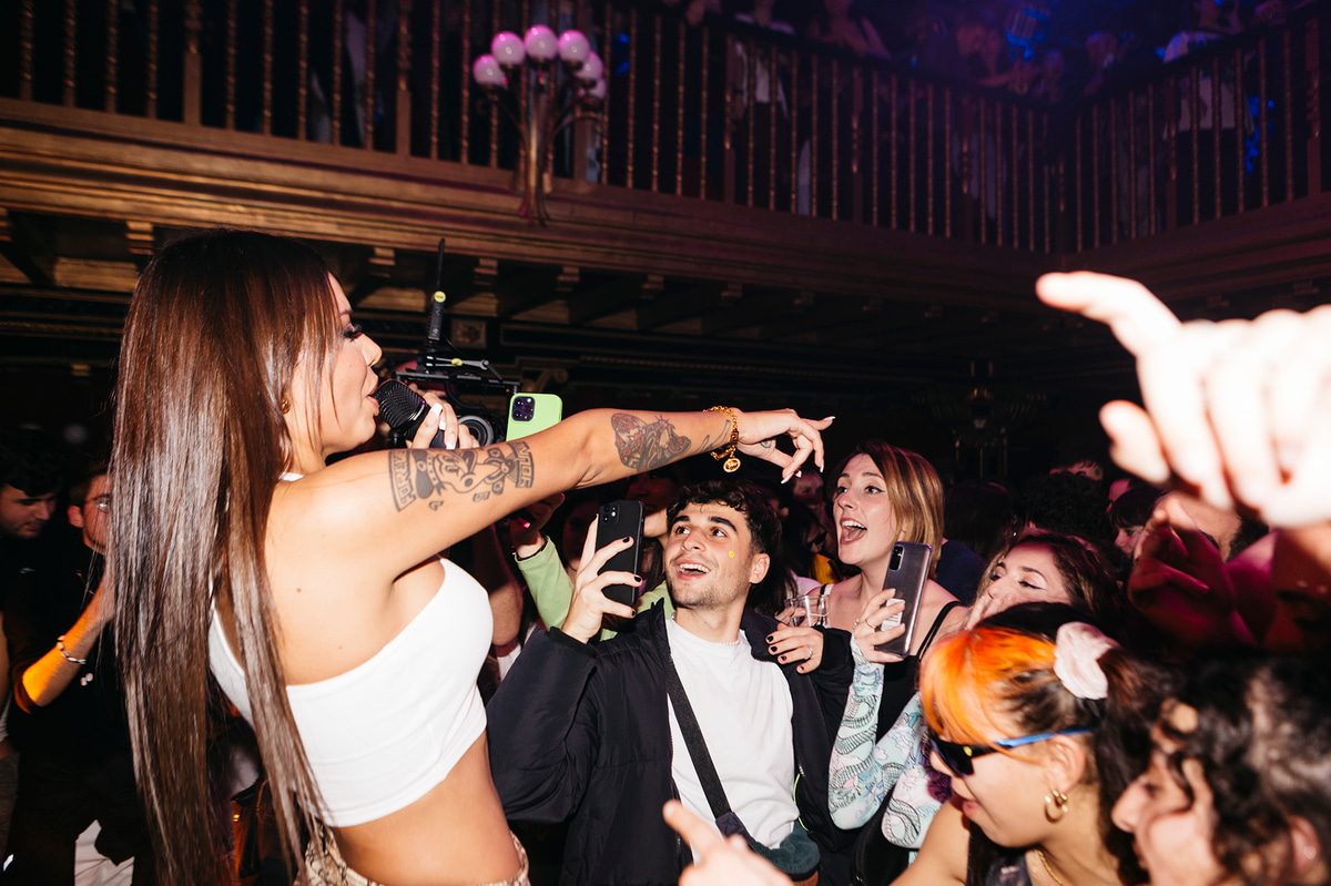 Photo of set Ms Nina.