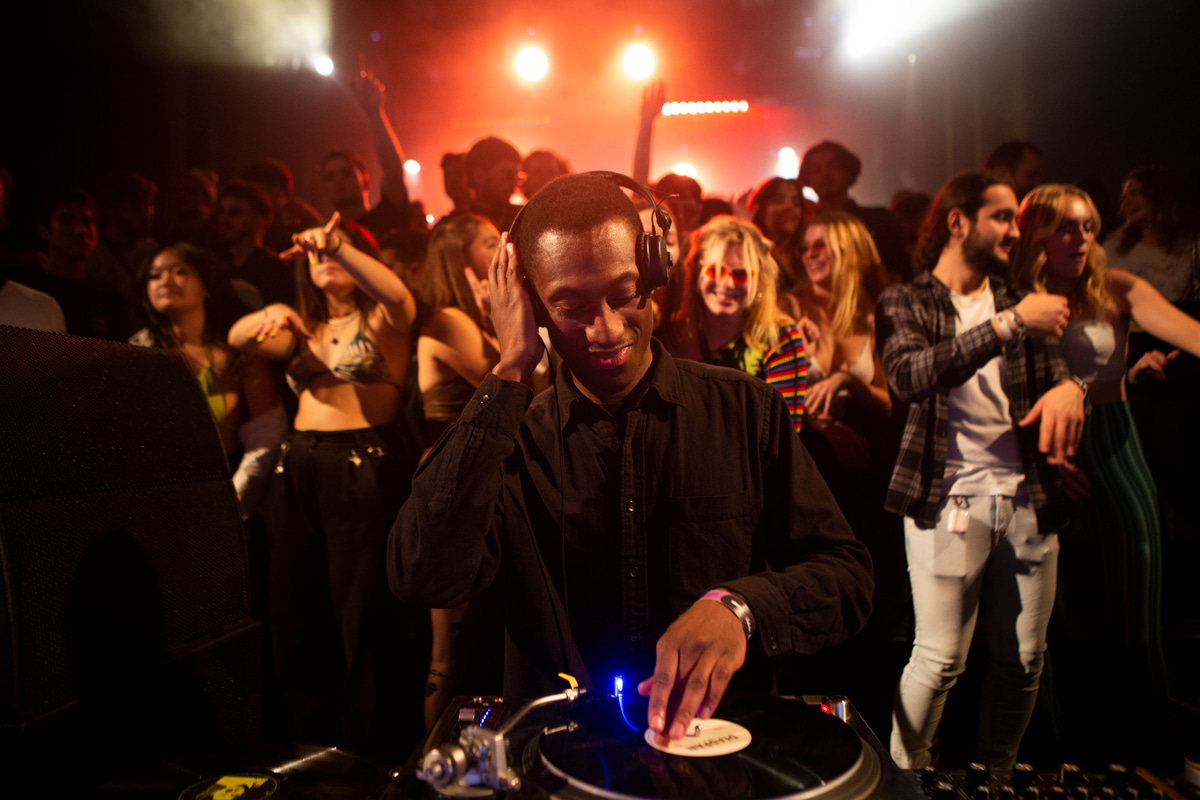 Photo of set Evan Baggs.