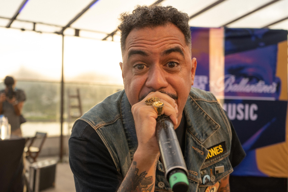 Photo of set Marcelo D2.