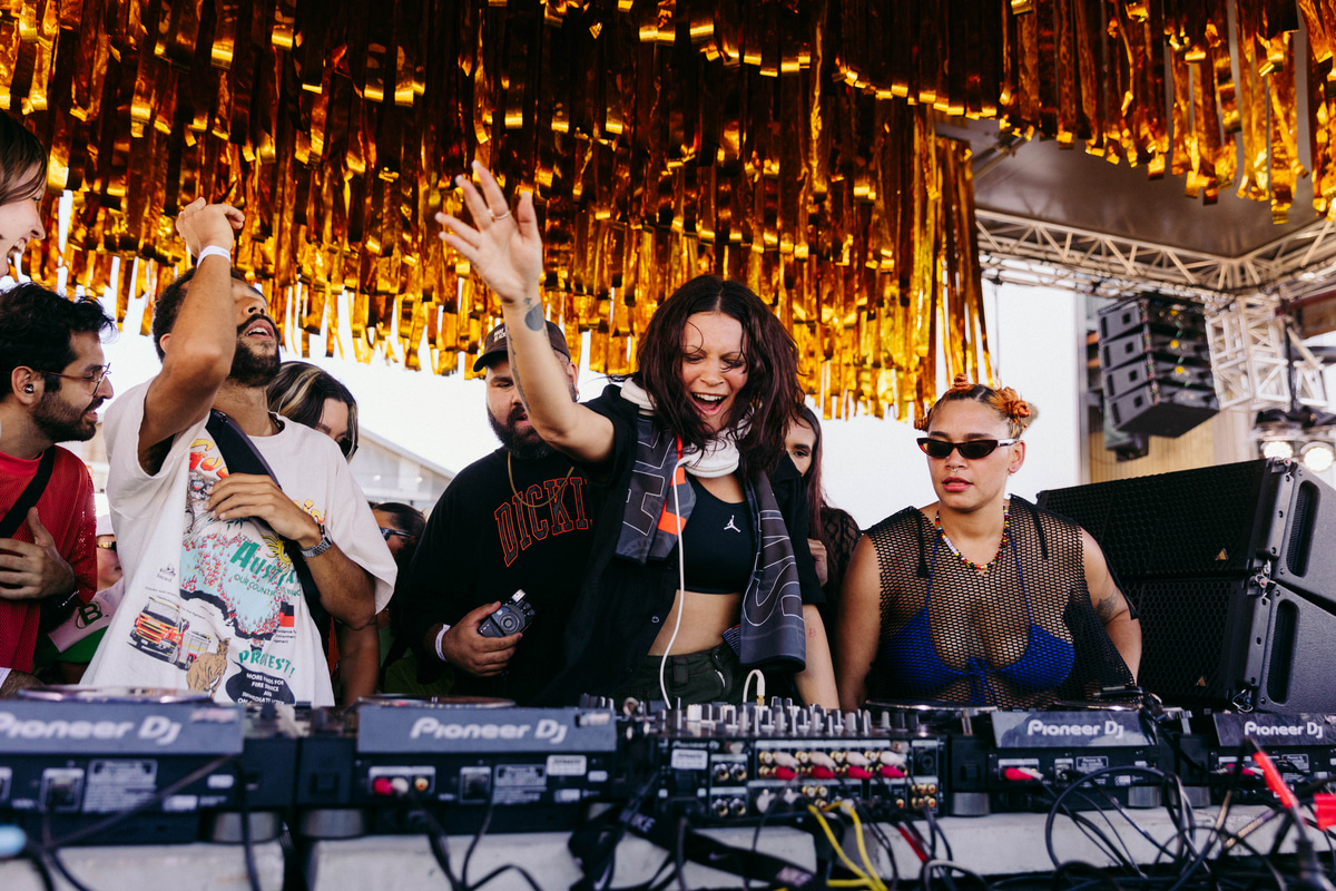 Photo of set dameeeela.