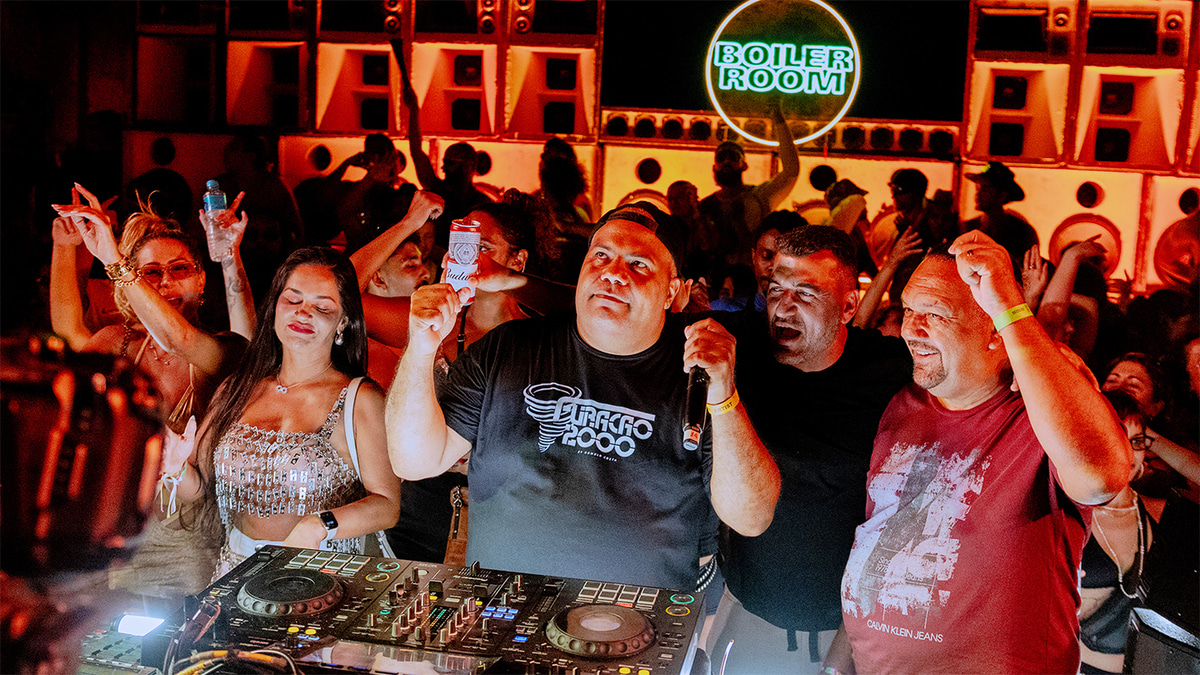 Photo of set Furacão 2000.