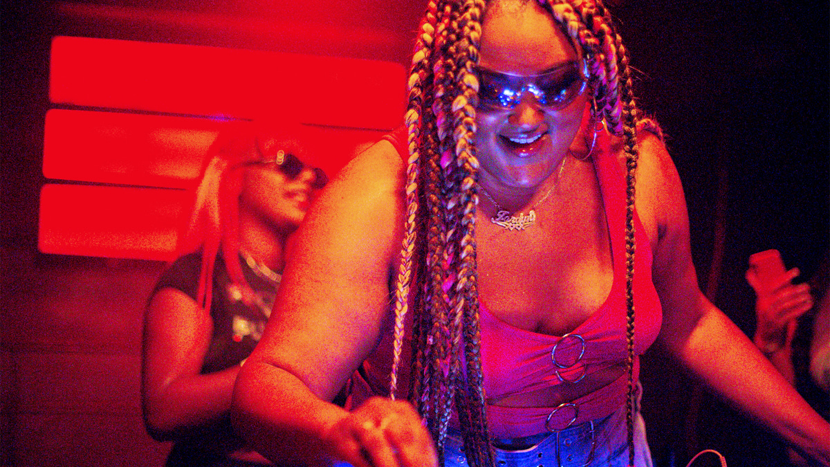 Photo of set Jody Simms.