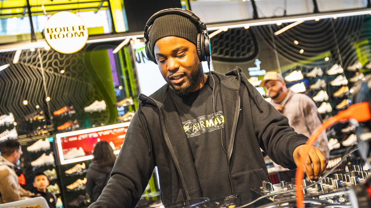 Photo of set Khalil.