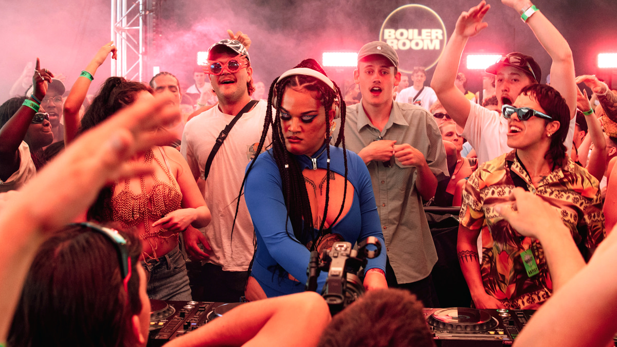 Photo of set Lady Shaka.