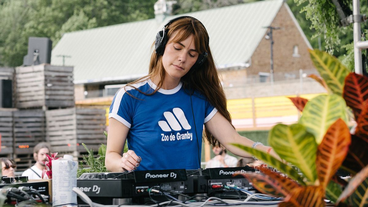 Photo of set Laurence Matte.