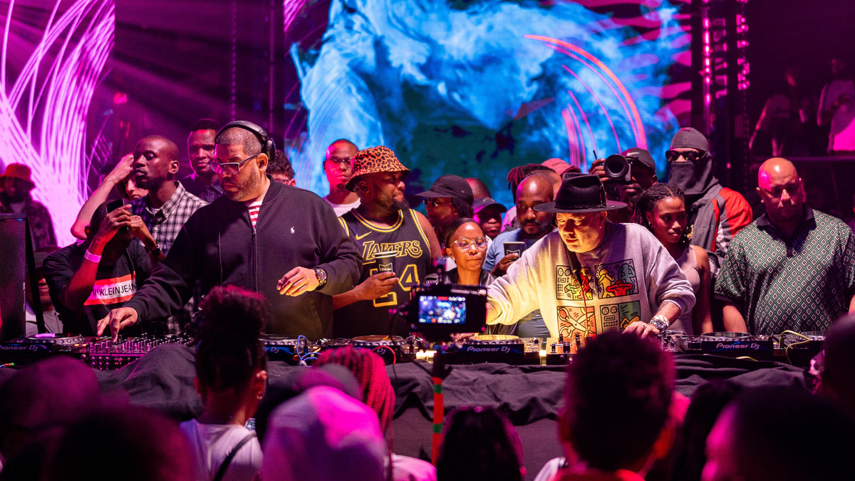 Photo of set Masters At Work.