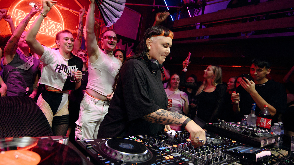 Photo of set Michelle Manetti.