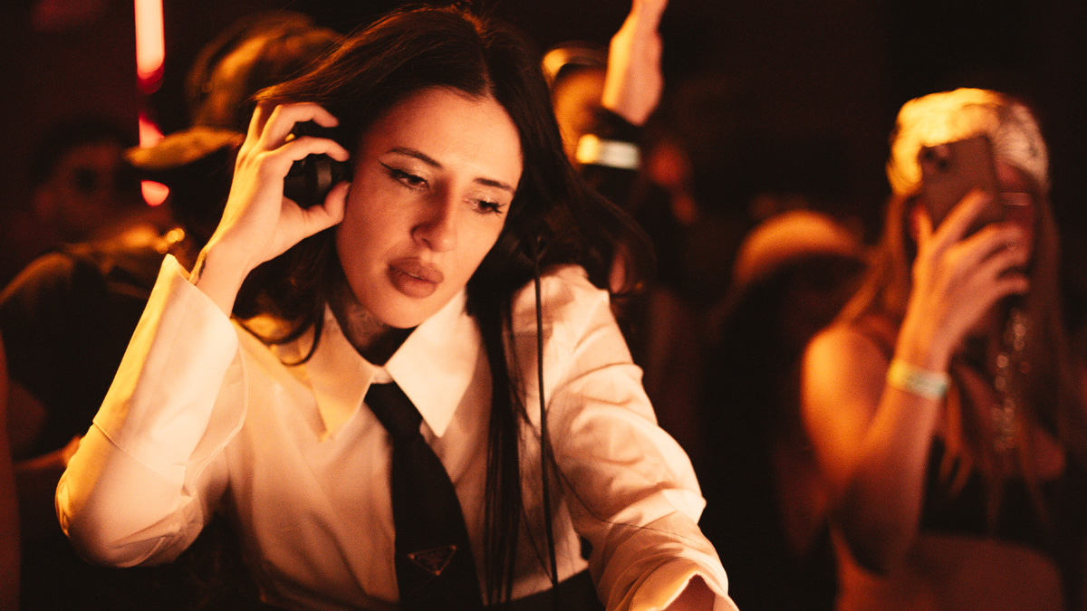 Photo of set Milena Adamis.