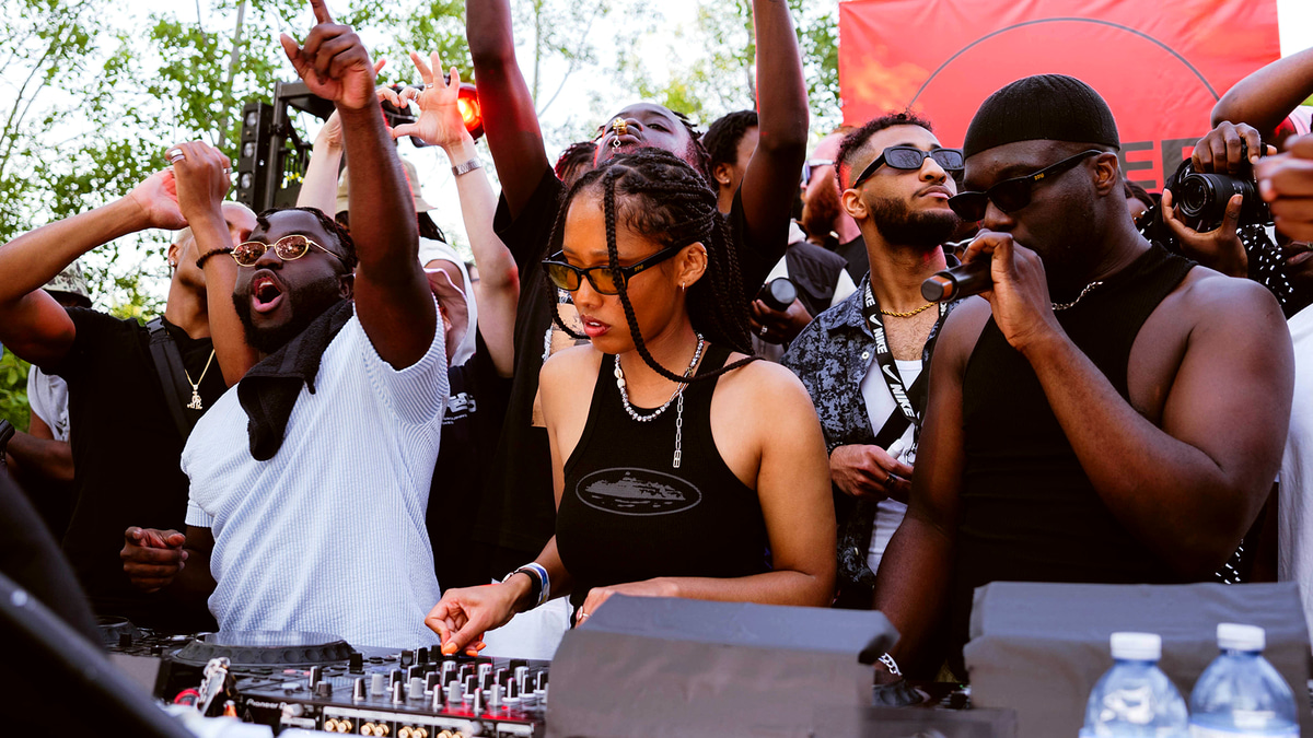 Photo of set Minzi Roberta.