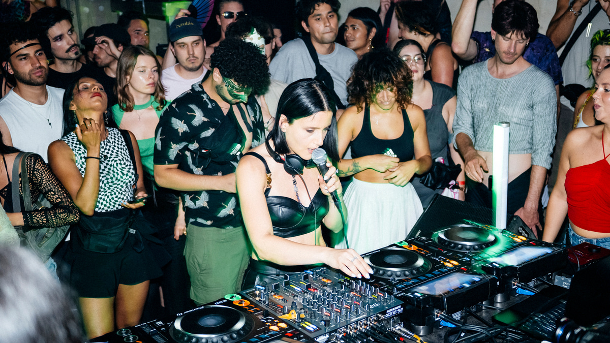 Photo of set Nur Jaber.