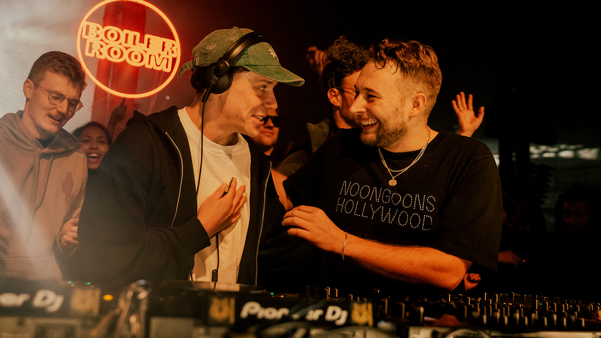 Photo of set Pegassi.