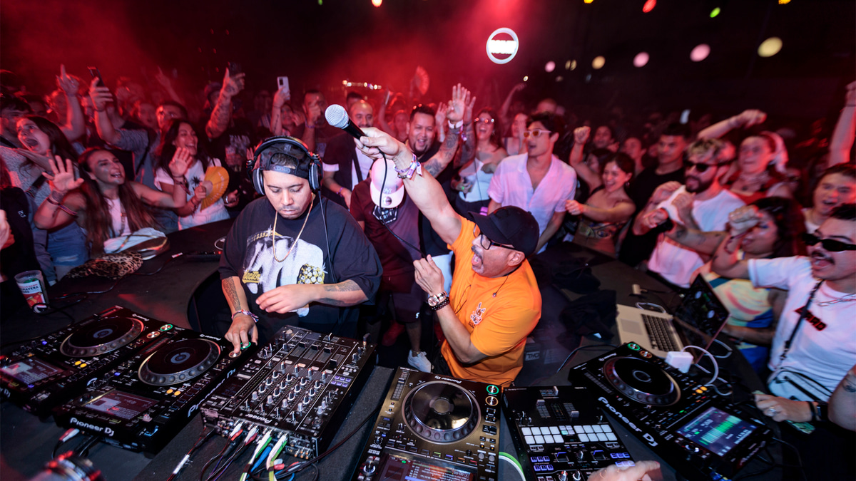 Photo of set DJ Playero B2B DJ Blass.