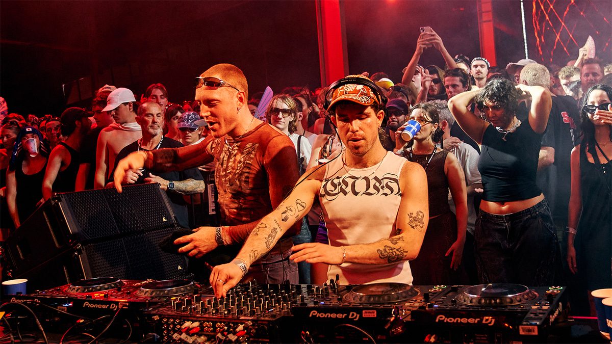 Photo of set X CLUB..